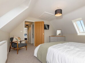 2 bedrooms, free WiFi, bed sheets - 2 bedroom accommodation in Great Snoring (Great Snoring)