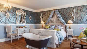 Deluxe Double Room | Hypo-allergenic bedding, individually decorated, individually furnished