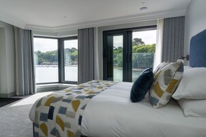 Deluxe Room | 1 bedroom, iron/ironing board, free WiFi