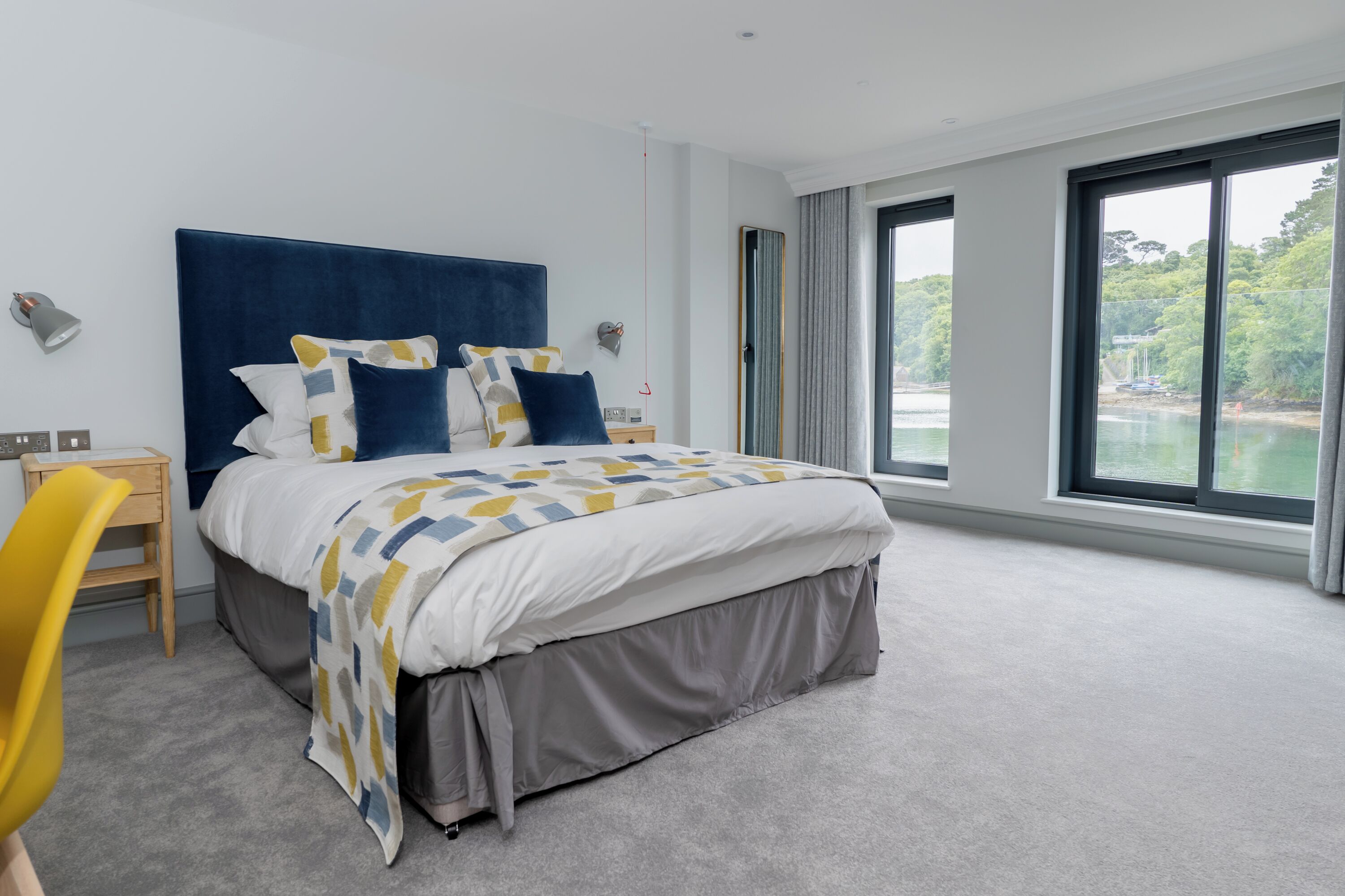 Deluxe Room | 1 bedroom, iron/ironing board, free WiFi