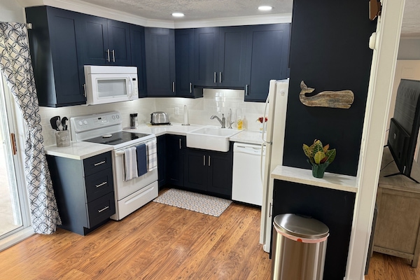 Frigorífic, microones, forn i placa de cuina