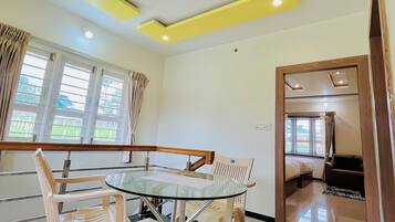 Family Room, Balcony, Mountain View | Living area | Flat-screen TV