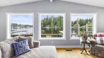 Deluxe House | Lake view