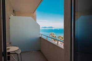 Triple Room With Side Sea View | WiFi (無料)、ベッドシーツ
