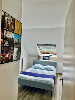 3 chambres, fer et planche à repasser, Wi-Fi, draps fournis