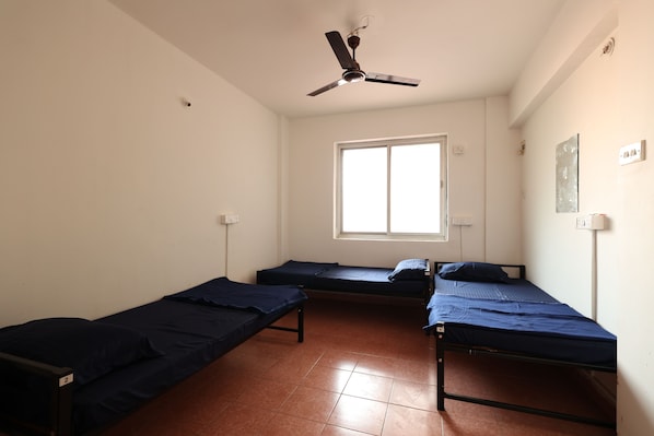 Shared Dormitory | Free WiFi - Wee care hostel and dormitory (Mapusa)