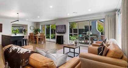 Banksia Retreat - Blenheim Holiday Home