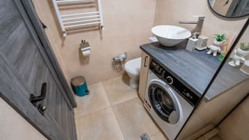 Basic Apartment, 2 Bedrooms, Non Smoking | Bathroom | Slippers, towels