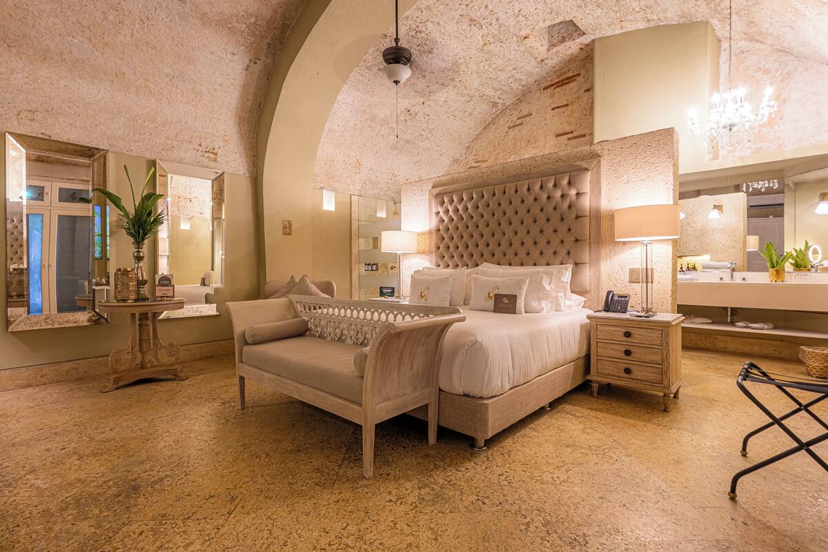 Design Suite, 1 King Bed (Suite El Aljibe) | Sábanas de algodón egipcio y ropa de cama de alta calidad