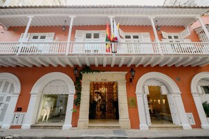 Fachada de la propiedad