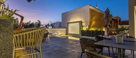 Outdoor pool, open 7:30 AM to 7:00 PM, pool umbrellas, sun loungers