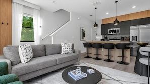 Living area - 3 Bedroom/ 3 Bath Town House, minutes away from Disney (Kissimmee)