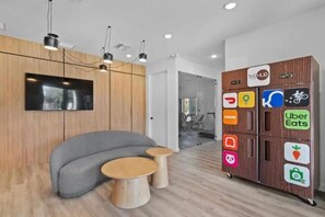 Interior - 3 Bedroom/ 3 Bath Town House, minutes away from Disney (Kissimmee)