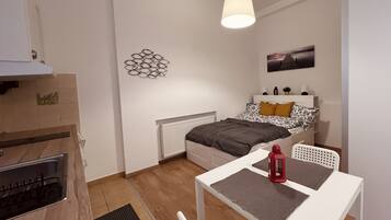 1 bedroom, free WiFi, bed sheets