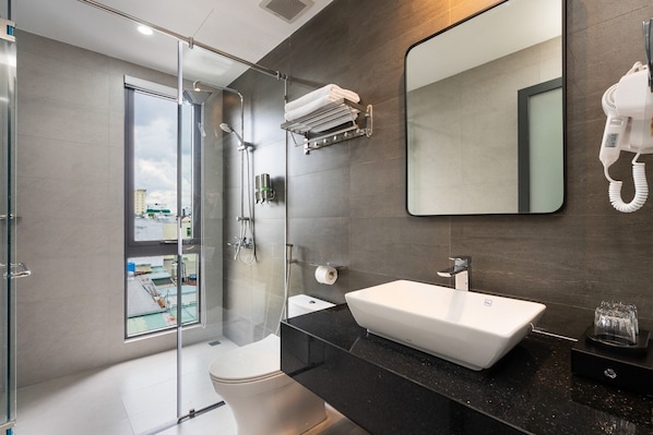 Luxury Double Room Single Use | Bathroom | Free toiletries, hair dryer, slippers - cát anh hotel (Ho Chi Minh City)