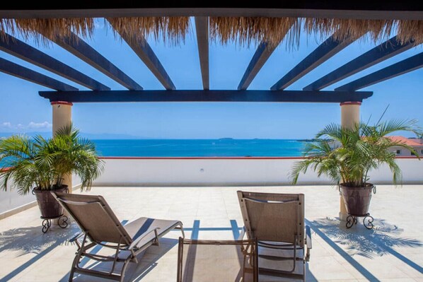 Terrace/patio - New Listing! Ocean view & across from the beach! (Punta de Mita)