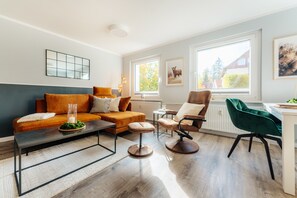 Smart-TV, Bücher, Stereoanlage