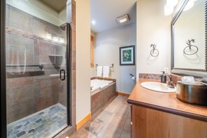 Shower, hair dryer, towels - Sage Canyon | Brasada | Hot Tub | Mountain Views (Powell Butte)