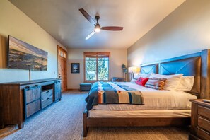 3 Schlafzimmer, Schreibtisch, Bügeleisen/Bügelbrett, Reisekinderbett