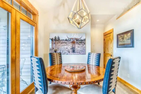 Dining - Sage Canyon | Brasada | Hot Tub | Mountain Views (Powell Butte)