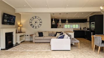 Smart TV, fireplace, video games