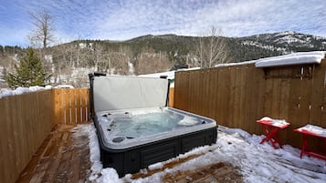 Tina de hidromasaje al aire libre