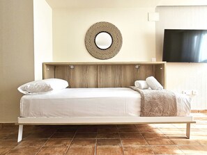 Fer et planche à repasser, Wi-Fi gratuit, draps fournis