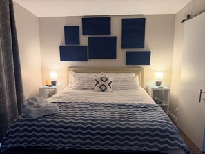 3 bedrooms, desk, iron/ironing board, travel crib - Don’t pay full price if you only need one room. SEE NOTES pool, whole house (Tucson)