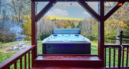 New Renovated Ski Chalet on the River with a Hottub