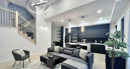 Luxury 6 BDRM Entire Home in Lakeshore Toronto