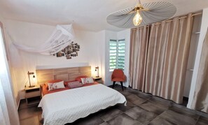 1 chambre, coffres-forts dans les chambres, fer et planche à repasser