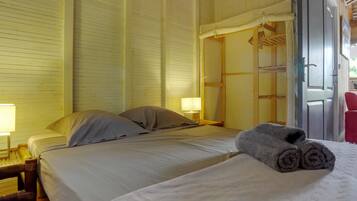 2 bedrooms, iron/ironing board, WiFi, bed sheets