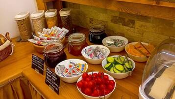 含每日吃到飽早餐