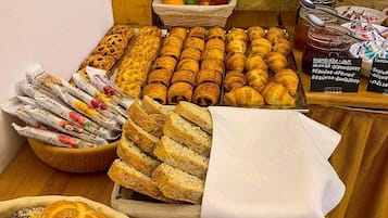 Az árban foglalt svédasztalos reggeli mindennap