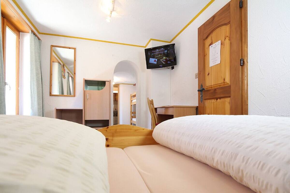 Chambre quadruple | Bureau, accès au Wi-Fi (inclus)