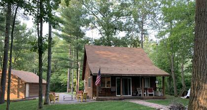 Cozy loft cabin in Holcombe! Great for outdoor enthusiasts! Pet-friendly!