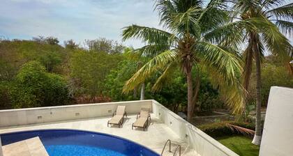 Casa Arenas - Luxury Villa in Huatulco Oceanfront