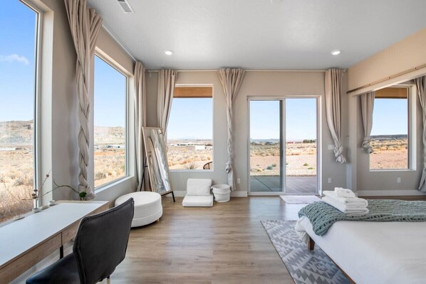 3 habitaciones, escritorio, tabla de planchar con plancha y wifi gratis