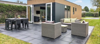 2 bedroom awesome home in Heinkenszand