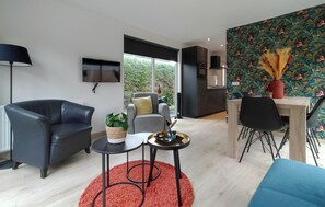 Smart TV - 2 bedroom awesome home in Heinkenszand (Heinkenszand)