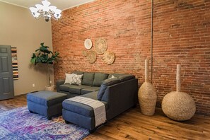 Living area - Park View Loft - Downtown District. (Quincy)