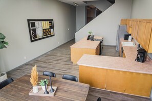 Dining - Park View Loft - Downtown District. (Quincy)