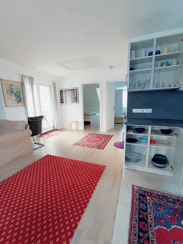 2 habitaciones, escritorio, tabla de planchar con plancha y wifi gratis 