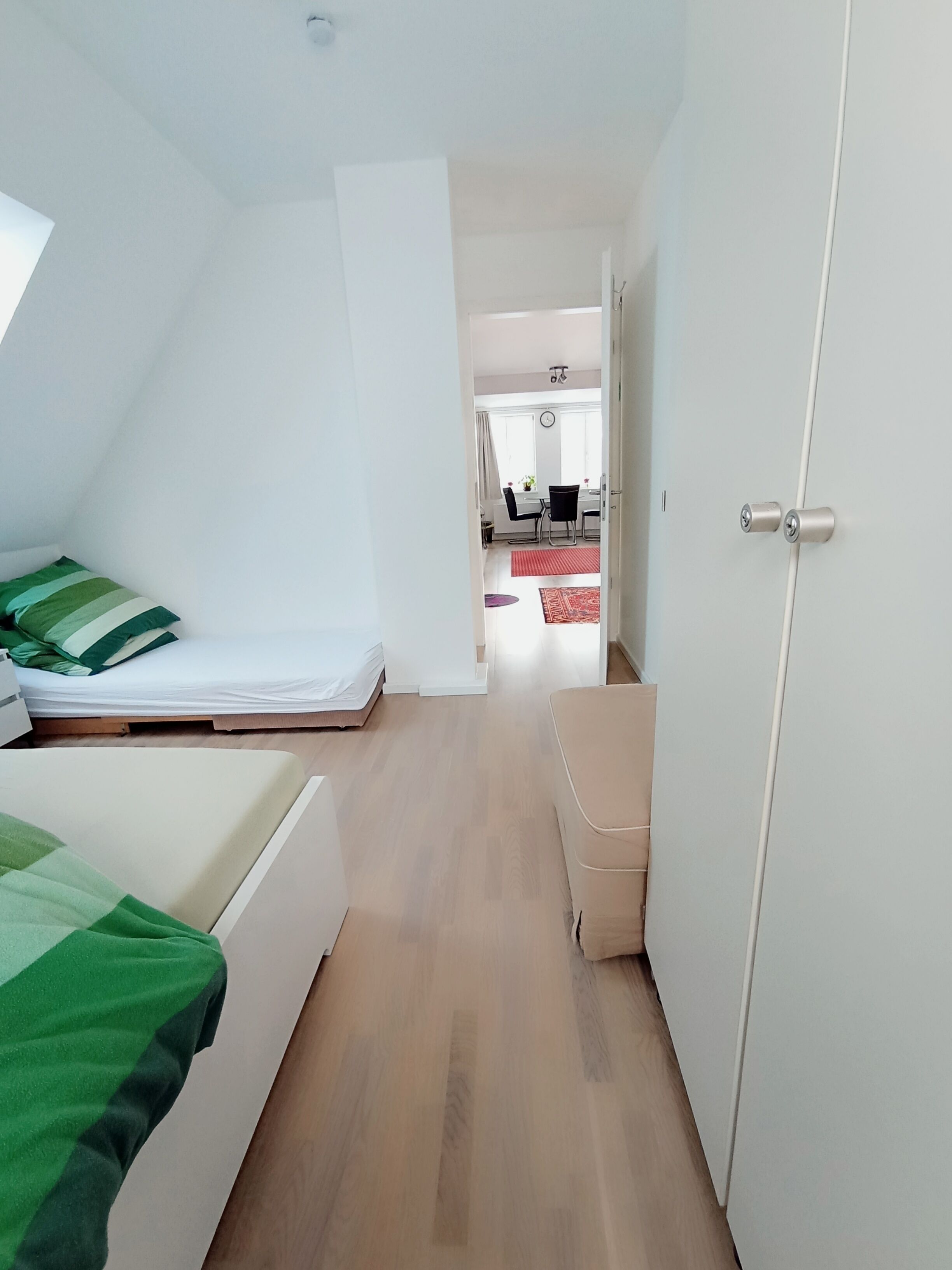 2 slaapkamers, een bureau, een strijkplank/strijkijzer, gratis wifi