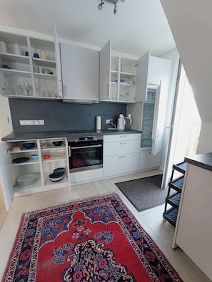 Refrigerador, microondas, horno, placa de cocina