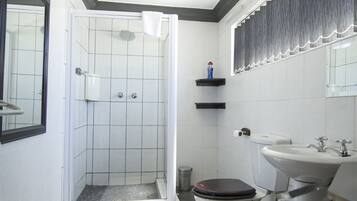 Pengering rambut dan jubah mandi