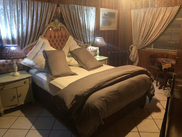 基本雙人房, 1 間臥室 | 客房內保險箱、筆電工作空間、熨斗/熨衣板、免費無線上網