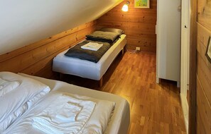 5 Schlafzimmer, Reisekinderbett