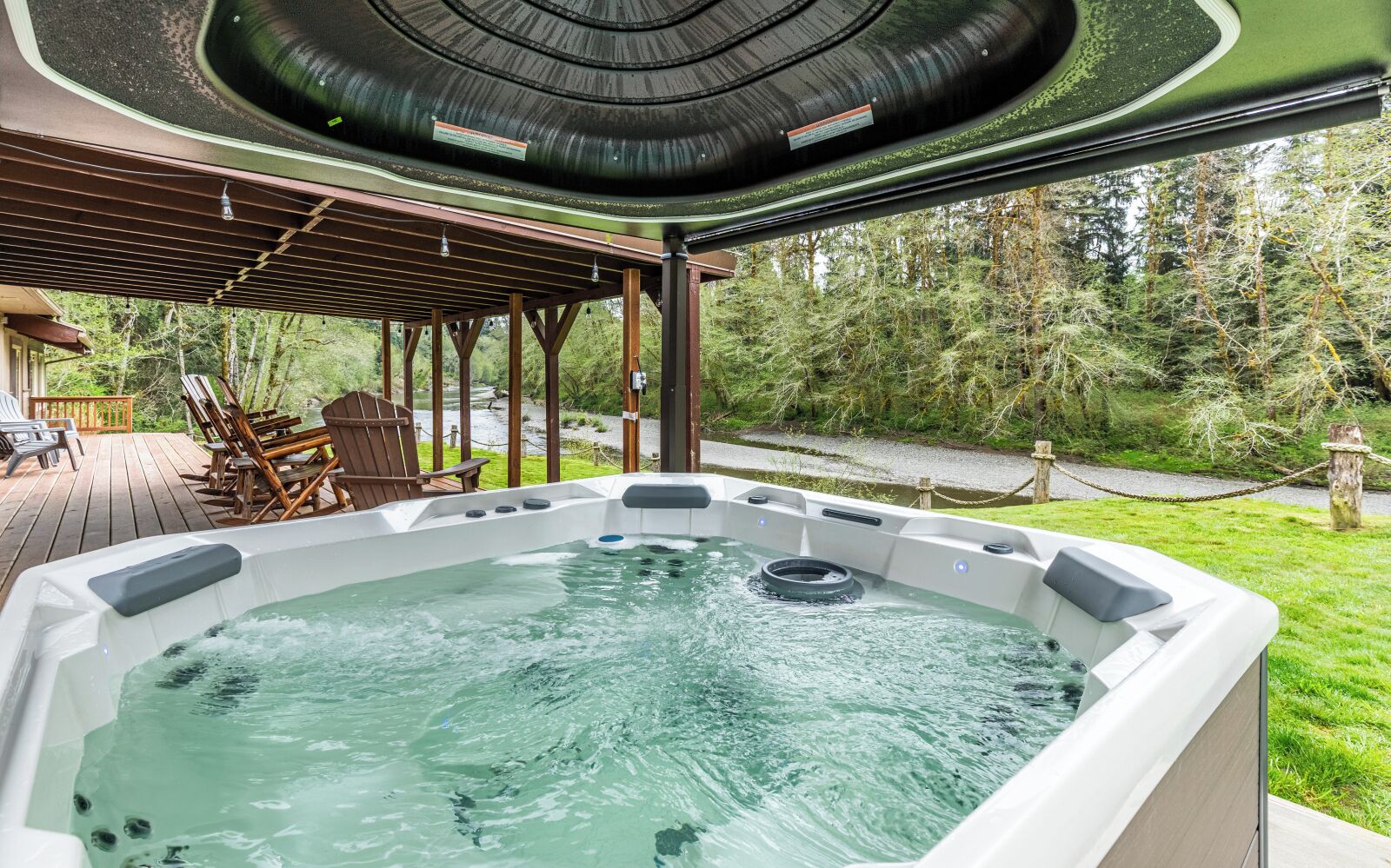 Outdoor spa tub