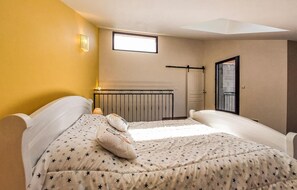 3 chambres, lit parapluie, draps fournis
